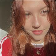 Soy educadora infantil, por lo que mi especialidad es dar clase a niños desde los 2 años, para ayudarles a aprender inglés desde 0